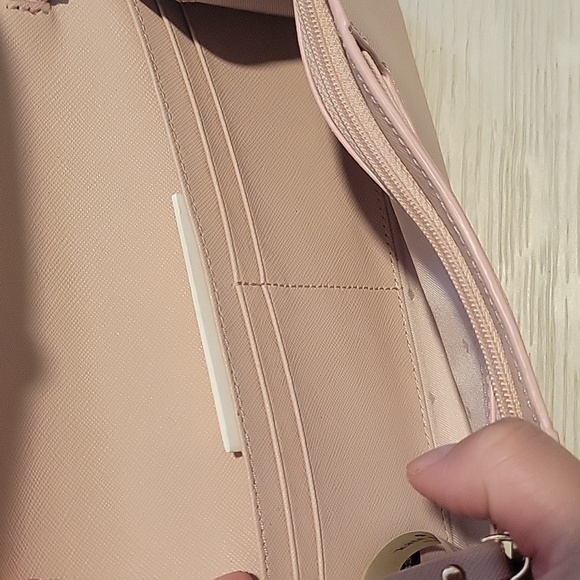 EUC Kate Spade Leather Heart Applique Wallet-on-Chain - Picture 4 of 4